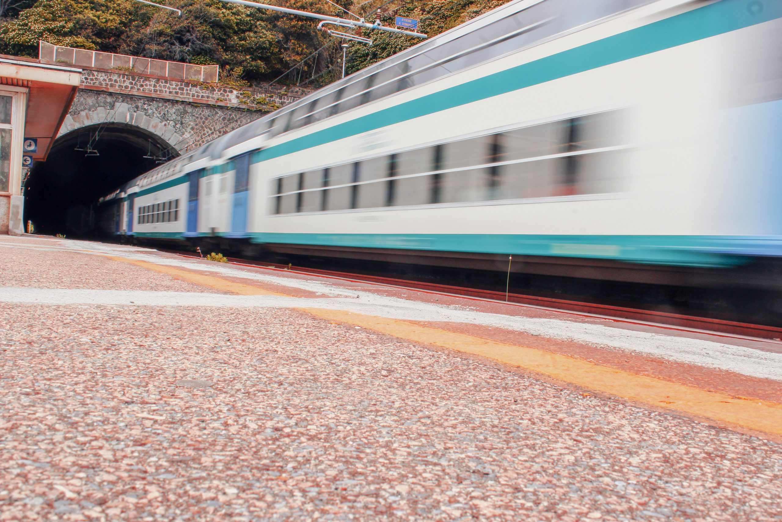 train from italy to the french riviera